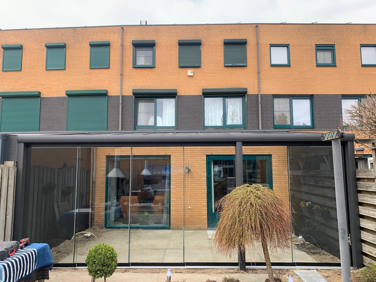 Glazen schuifwand aan huis in Schijf