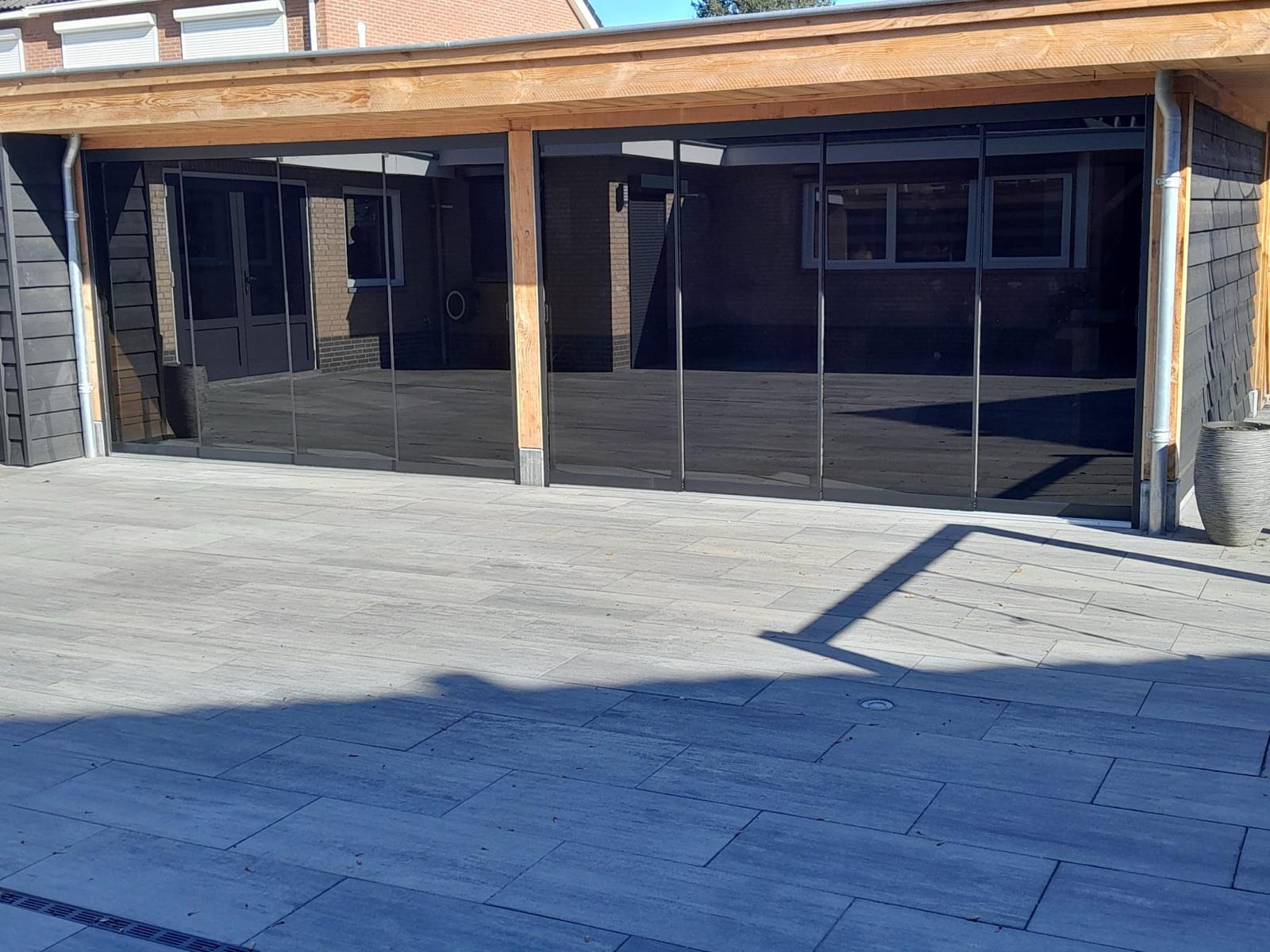 Glazenschuifwand voor overkapping in Achtmaal professioneel gemonteerd door TopSchuifwanden